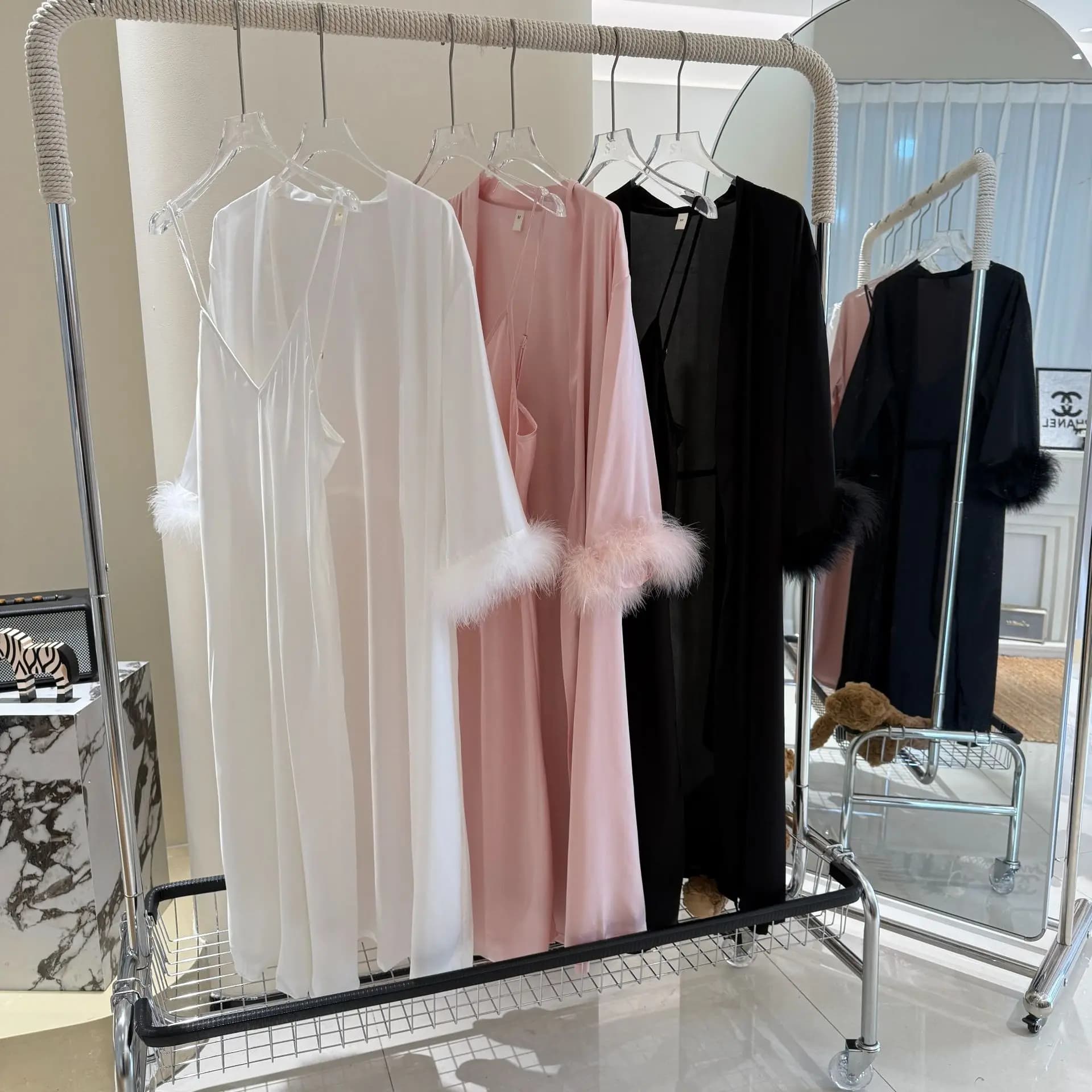 Abito da sposa sexy con polsini in piume, camicia da notte, set di indumenti da notte, indumenti da notte femminili estivi, accappatoio in rayon, abito da casa casual