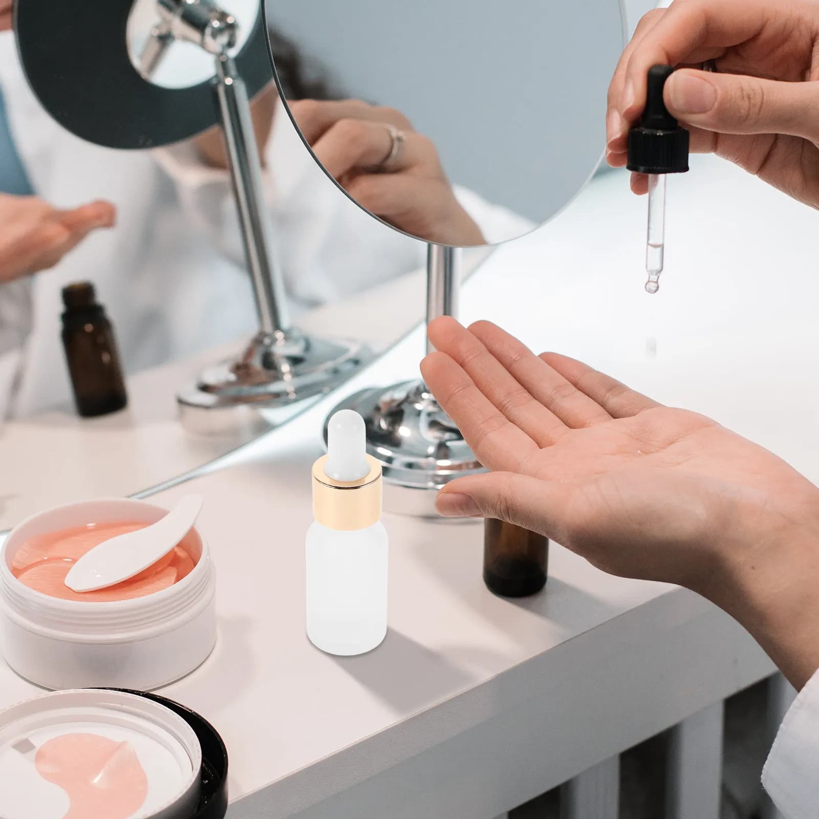 Professional Liquid Solution to Dilute Make-up, for Uniform Application of Umbrella, Mascara and Blush