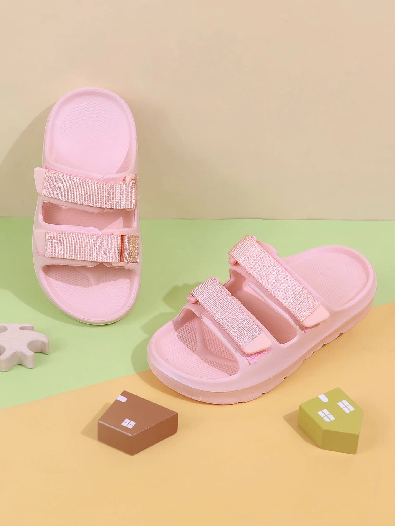 A Pair of Pink Velcro Tape Home Slippers for Boys and Girls, Non-Slip, Comfortable and Wear-Resistant Home Slippers