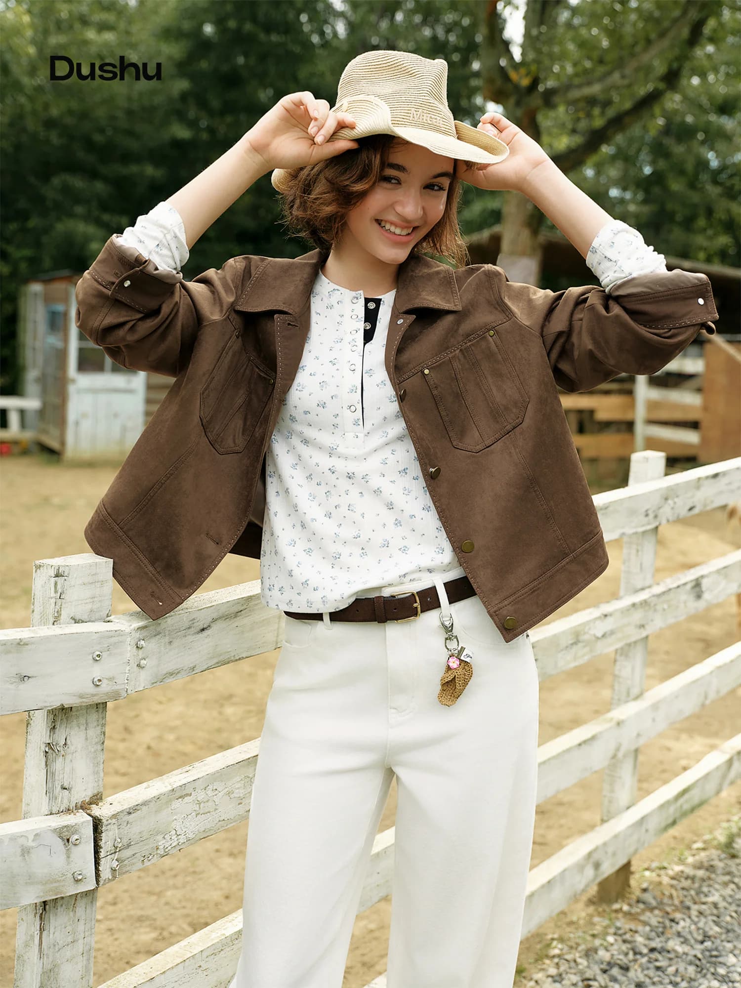 DUSHU Caramel Brown Suede Jacket Women New Autumn Style 2026 Straight Cropped Cargo Coats Pockets Clean Fit Metal Buttons