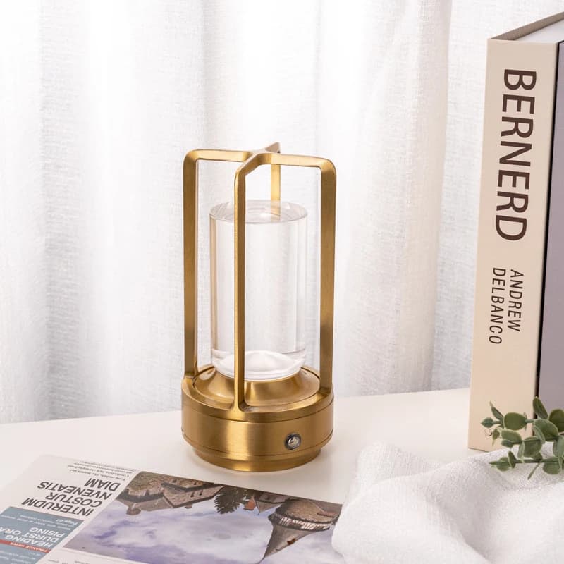 Lampada da tavolo portatile in metallo Lampada da scrivania piccola alimentata a batteria a 3 colori con regolazione infinita Ristorante per interni ed esterni