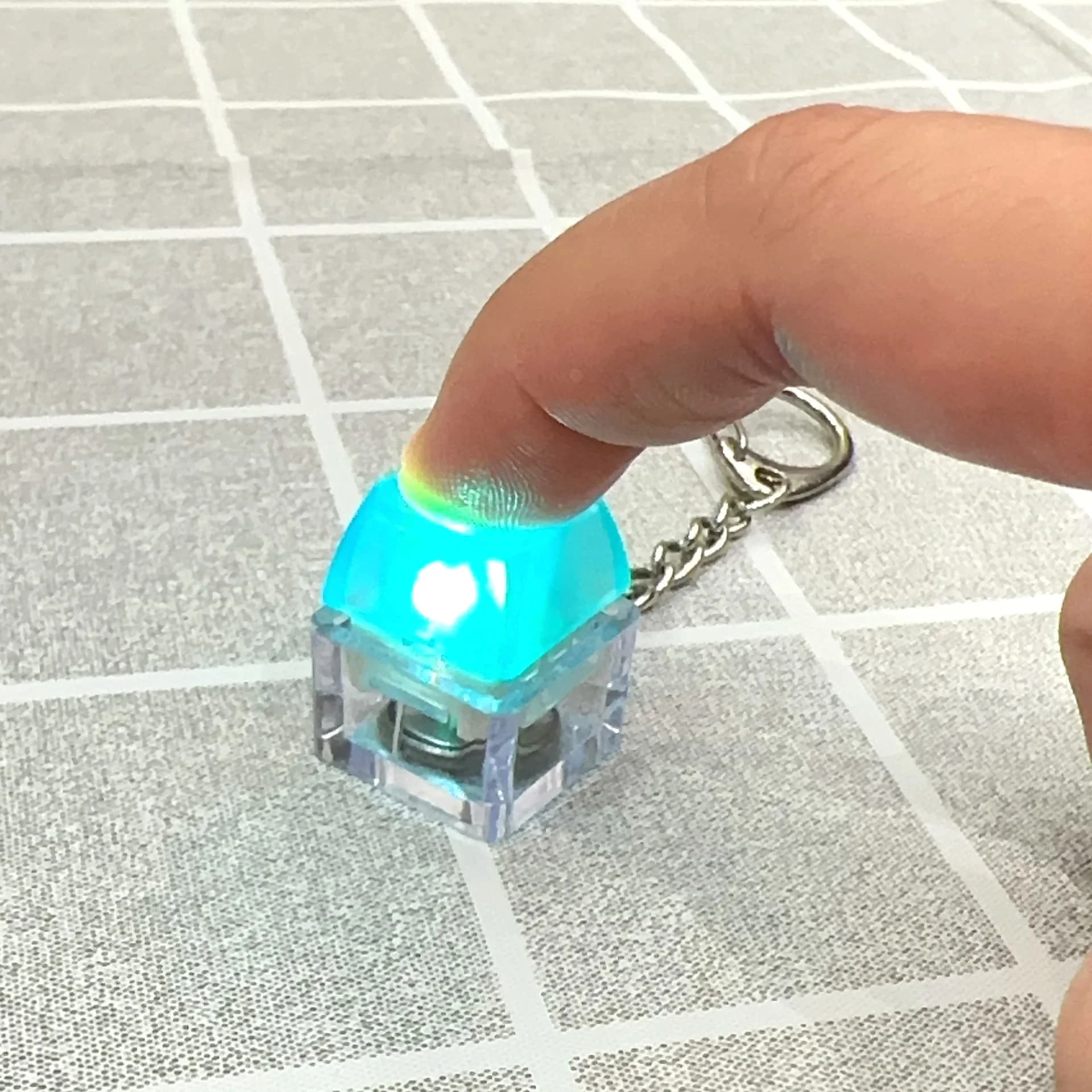 LED Keyboard Keychain Mechanical Button Fidget Key Switch Caps Finger Toys Relief Stress Small Gifts Car Key Ring For Adults