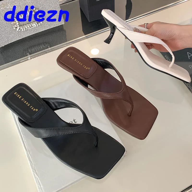 Moda superficiale donna tacchi medi diapositive infradito pantofole 2025 estate calzature femminili signore tacchi pantofole pompe scarpe