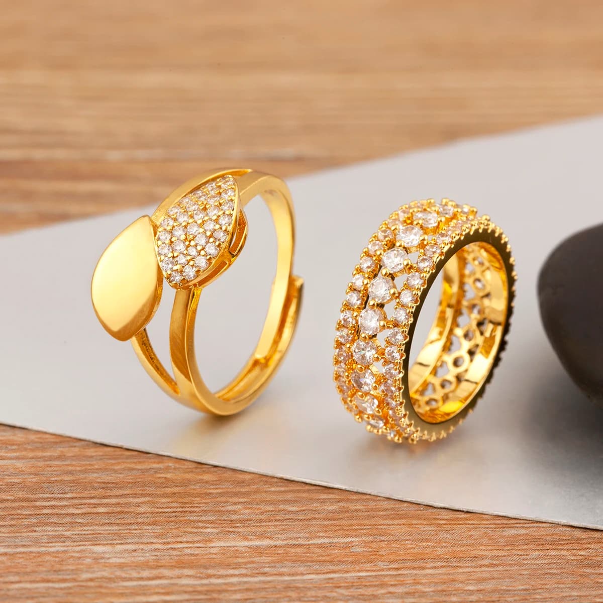 Nidin Anelli di fascino con zirconi scintillanti alla moda di lusso leggero per le donne Uomini Fidanzamento Festa di nozze Regali di gioielli con dita alla moda