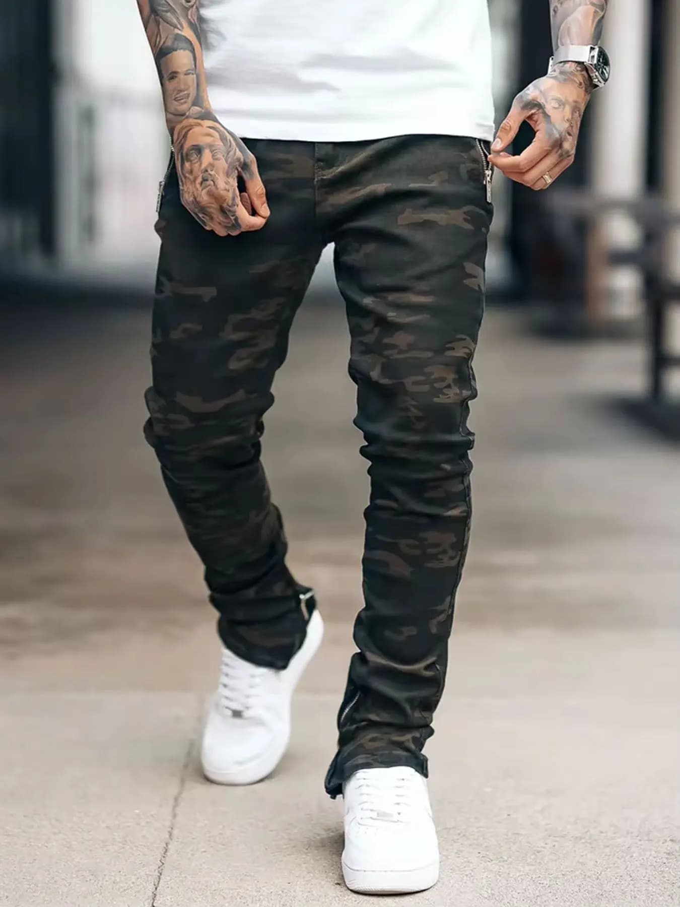 Men's Camouflage Jeans Military Green Zipper Pants Tactical Cargo Shorts with Multiple Pockets for Outdoor Activities