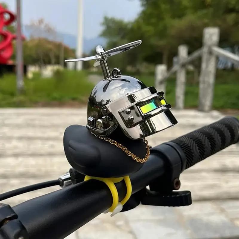 Piccola anatra nera con elica per casco Campanello per bicicletta Manubrio per moto per bici Anatra ScooterMTB Decorazione universale per bici anatra nera