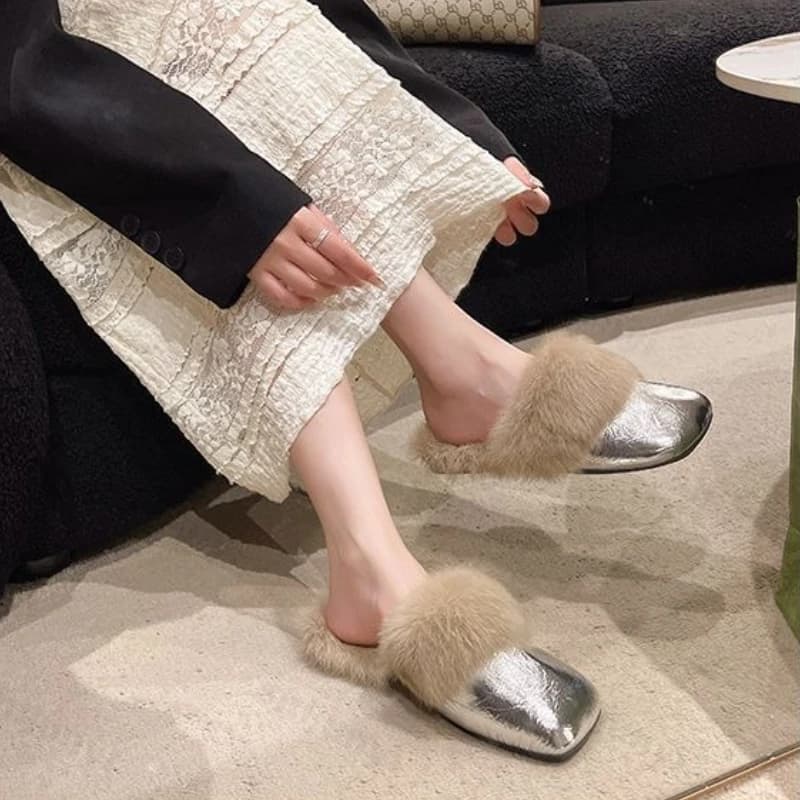 Pantofole piatte da donna 2025 Autunno Inverno Moda Outdoor Calde scarpe in peluche antiscivolo Mezze pantofole casual comode e leggere