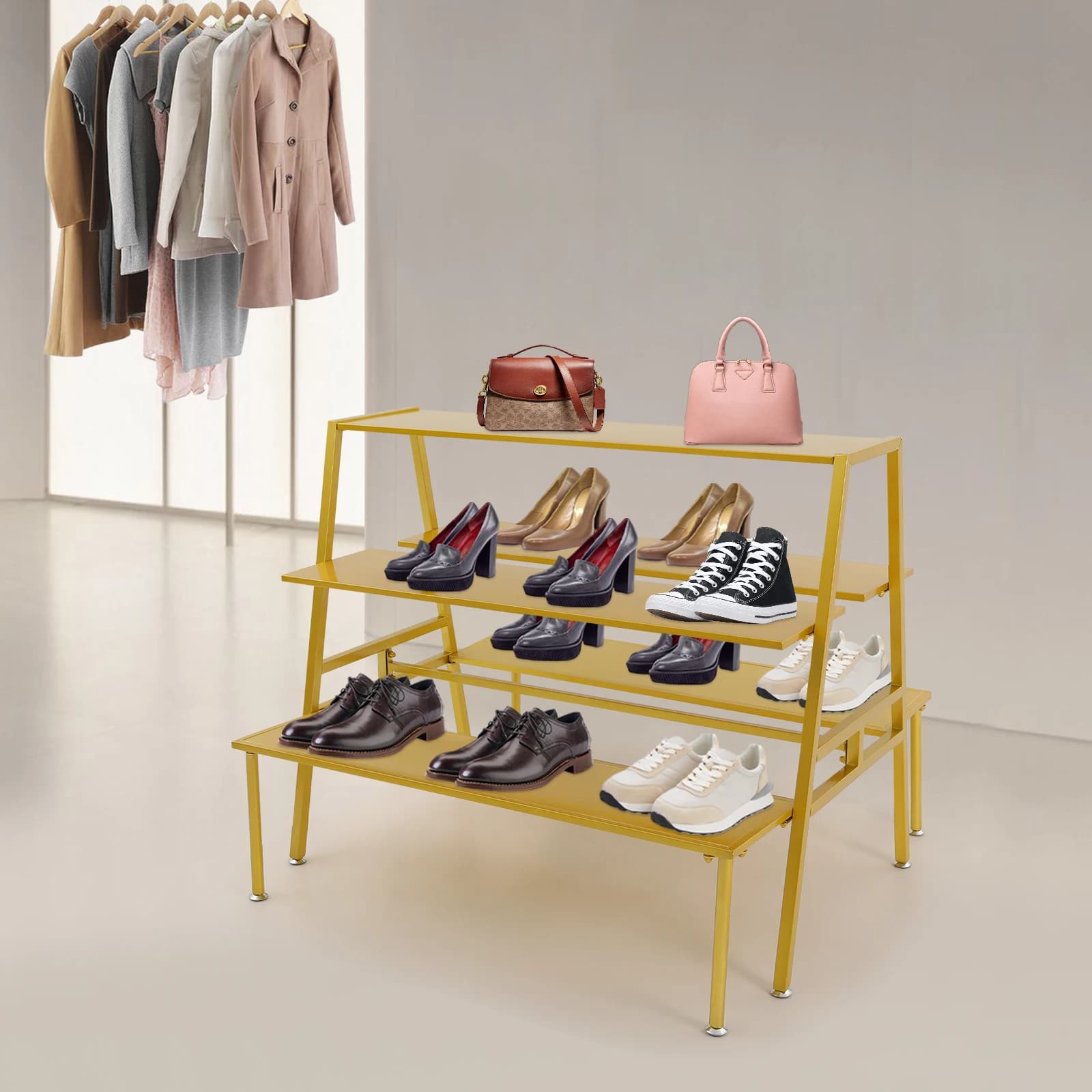 Ferro dorato 119x105x100 cm Espositore a tre strati Negozio di abbigliamento Espositore per scarpe e borse Vetrina trapezoidale moderna