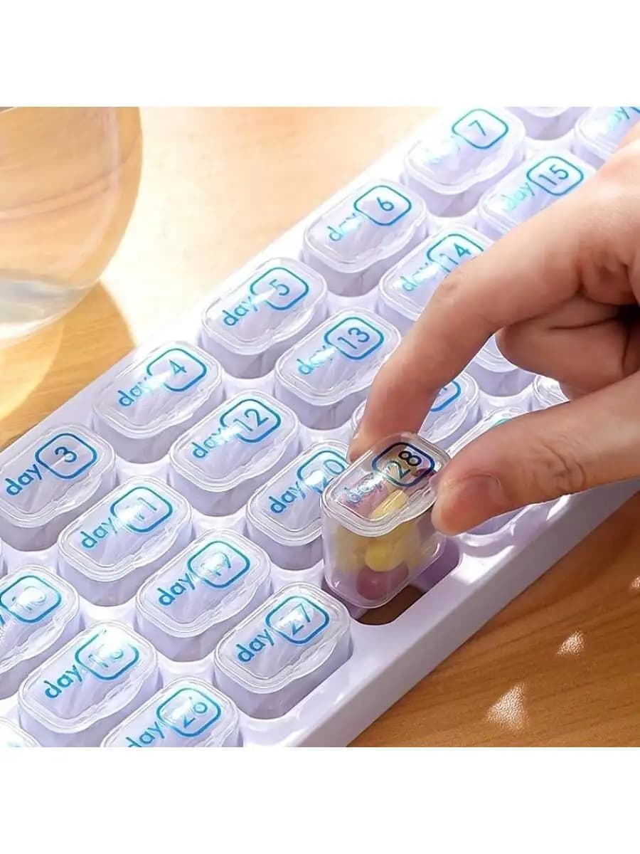 Portable pill holder for 31 days from 1 piece, sealed container for medicines for vitamins and pills, home or travel pills