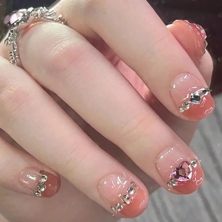 24 pieces of transparent fake nails with chain of hearts and glittered rhinestones, reusable, for women's nail art