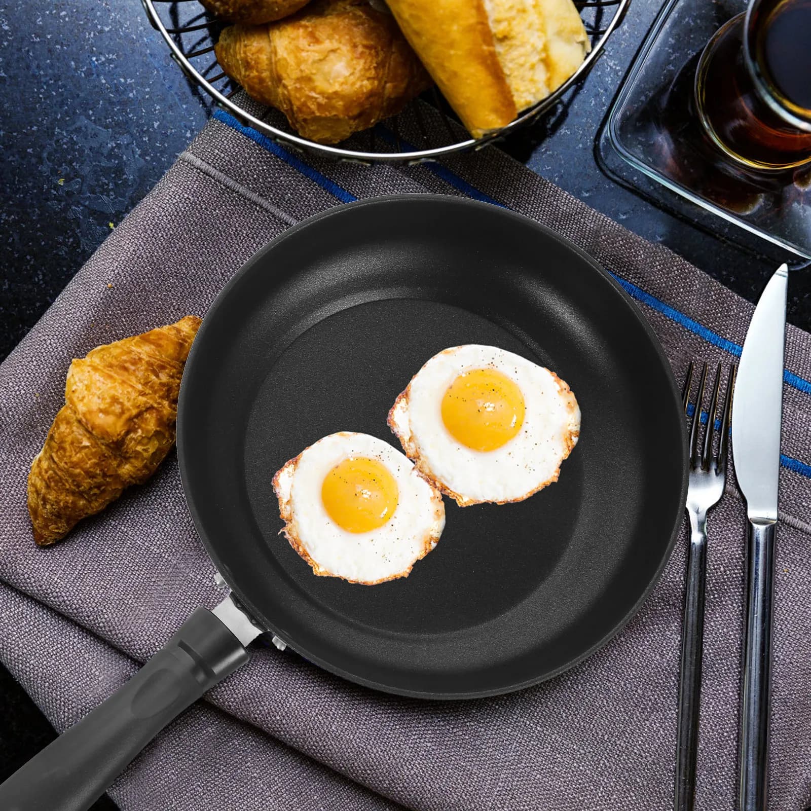 24 cm Anti-stick pan for Intensive Use, in Maifanite Stone, Uniform Distribution of Heat, Hole for Hanging, Silicone Handle, Induction Fit
