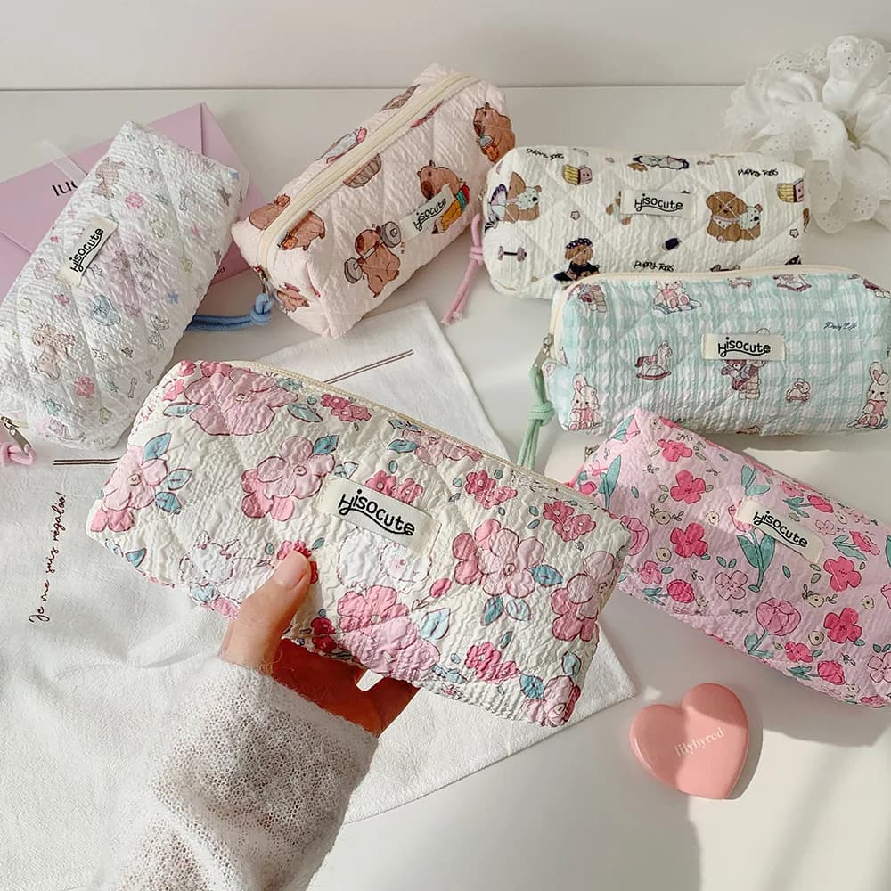 INS Fashion Flower Capybara Astuccio trapuntato Studente Cancelleria Desktop Borsa per penne di grande capacità Borsa per trucco per ragazza carina