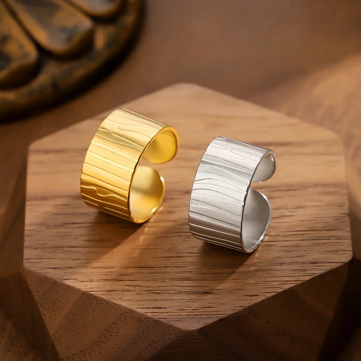 Light Luxury Uneven Corrugated Stainless Steel Ring, Waterproof Heavy Metal And That Does Not Fade, With Adjustable Toe Ring