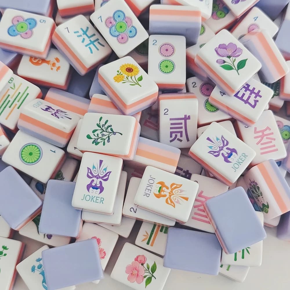 Hot Sale Taro Purple Engraved American Mahjong Tiles 4-Layer Acrylic Luxury Mahjong Set Travel Mah Jongg Sets Adults Board Games