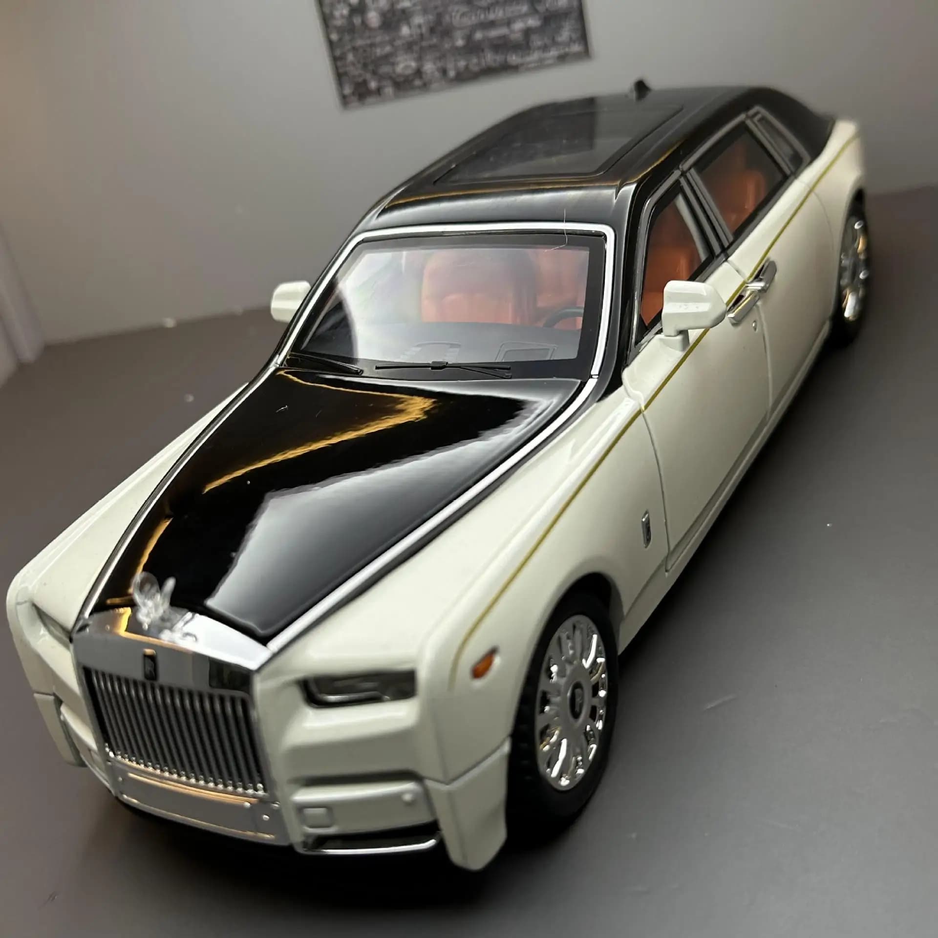 1:18 Rolls Royce Phantom Lega Luxy Modello di auto Fonde sotto pressione Auto in metallo Raccogliere decorazioni simulate Suono e luce Regali per i bambini