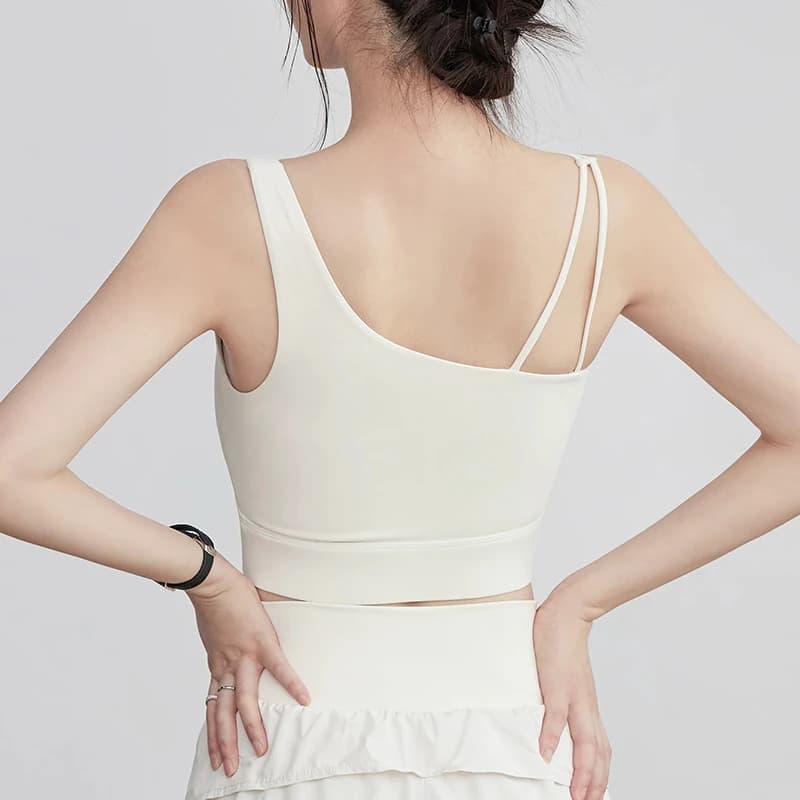 Yoga sports bra with irregular shoulder strap for women, racing vest with shock-resistant single-piece cup for fitness and yoga training