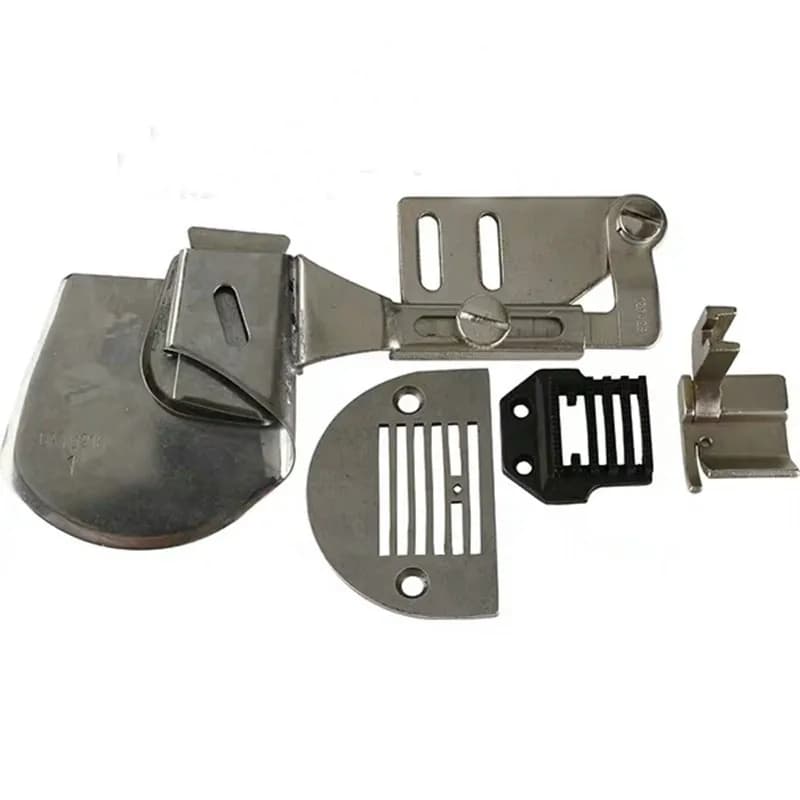 DAYU218 F206 Cartella per treccia con bottoni Cartella per orlatore Raccoglitore da utilizzare sulla macchina per abbottonatura di camicie per parti di macchine da cucire a punto annodato a 1 ago