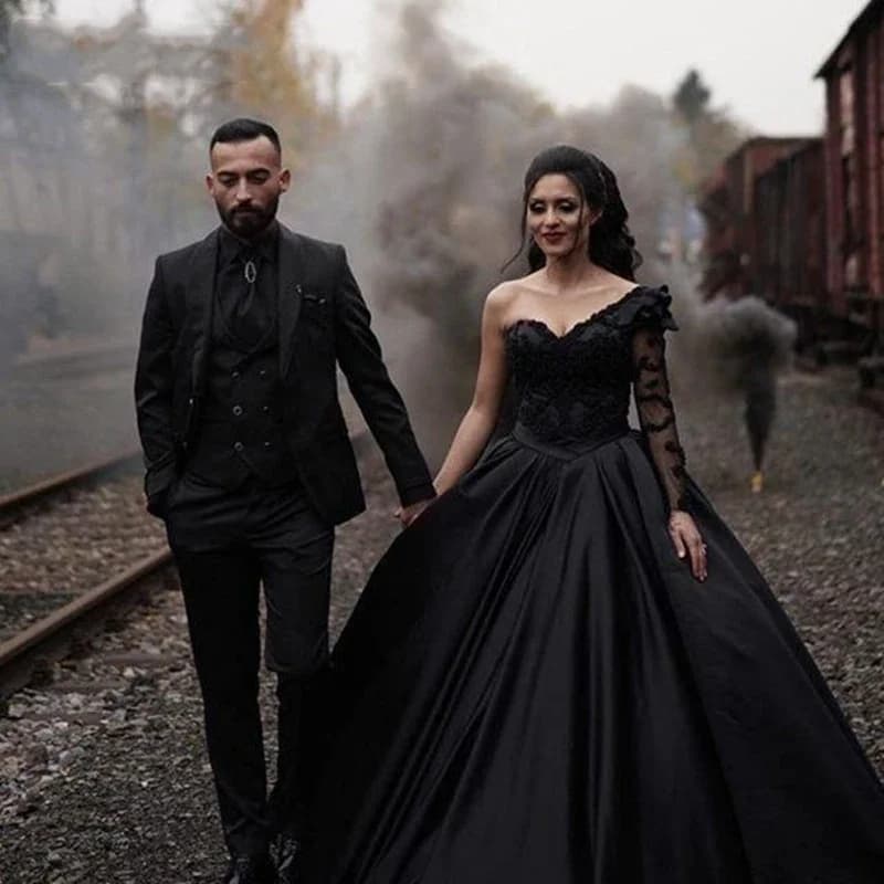 Abito da Sposa Gotico Nero Monospalla in Raso, Vestito da Principessa con Applicazioni in Pizzo e Perline Personalizzato