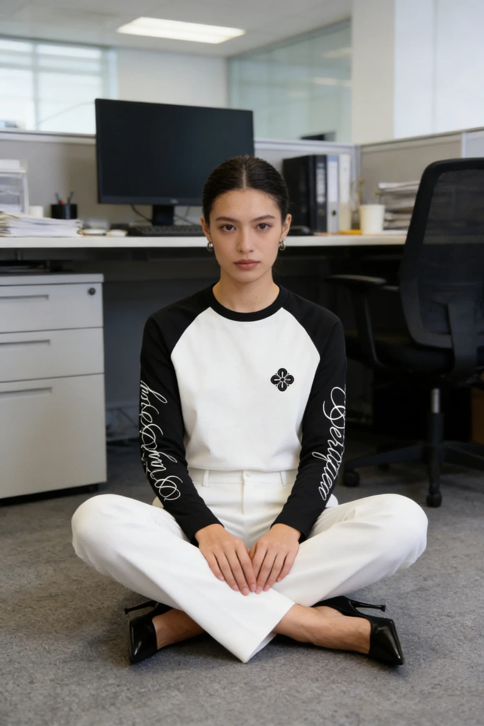 T-shirt con cappuccio da donna casual a maniche lunghe con cappuccio a maniche lunghe con bottoni nascosti in stile Ins Harajuku