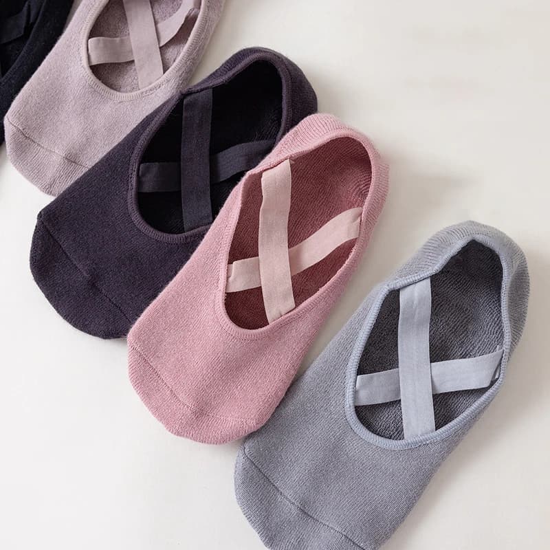 Yoga Socks with Women's Breathable Towel Bottom Anti-slip Silicone Yoga Socks with Footwear Women's Cotton Socks for Fitness Training for Classic Dance