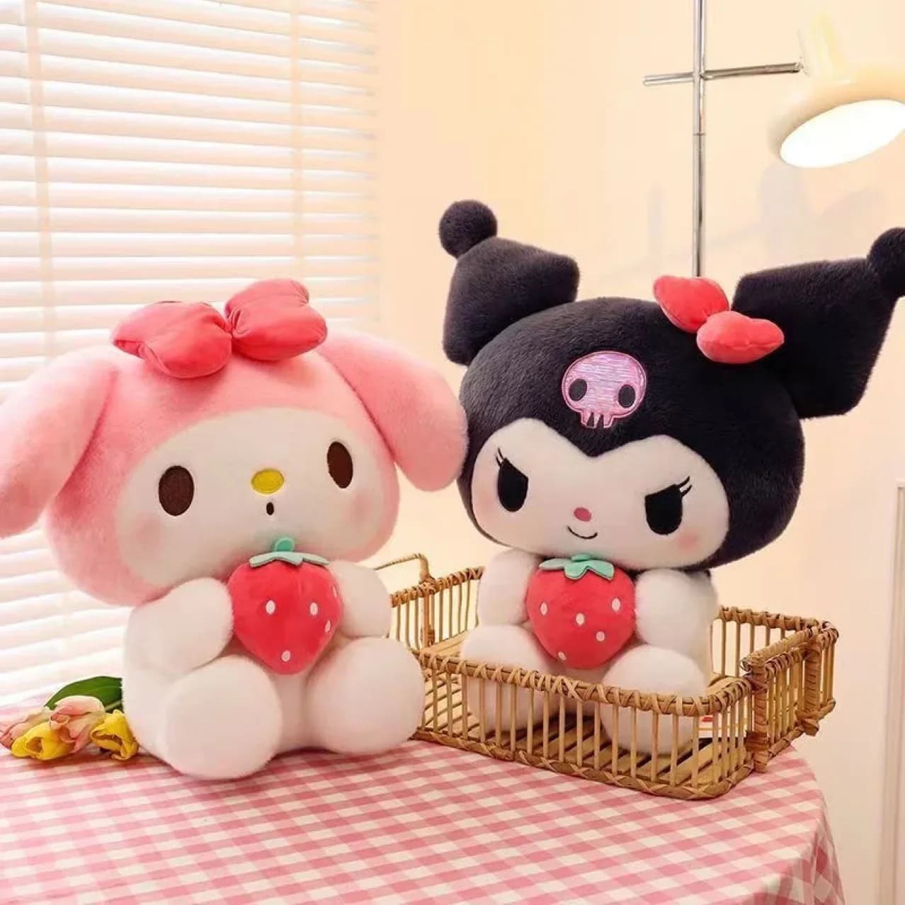 Peluche Sanrio Kuromi Fragola 22/35cm, Giocattolo Morbido per Ragazze, Bambola Melody Fragola, Regalo