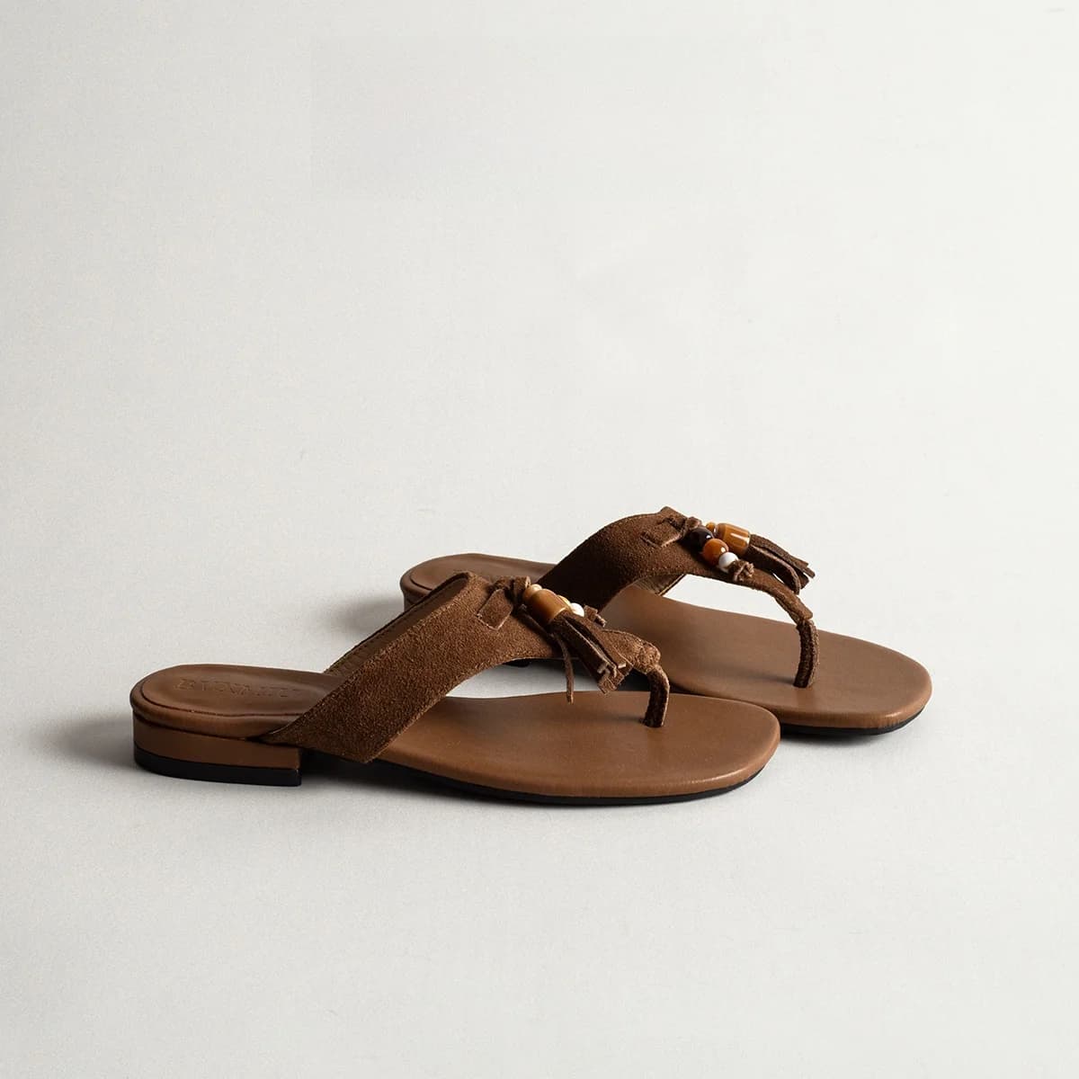 Retro Bohemian Flat Bottom Thong Slippers Women Summer Outdoor Casual Anti-Slip Beach Sandals Roman Slippers Crossbody Slippers