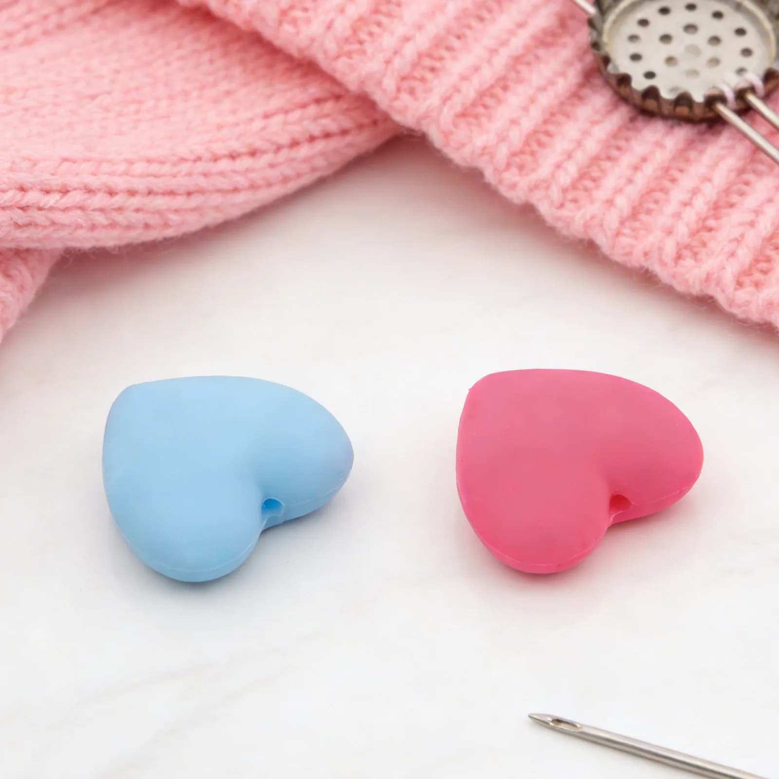 12Pcs Silicone Heart Shape Knitting Needle Caps Cute Point Protectors for Sweater Scarf DIY Crafts Stitch Stoppers Knitting