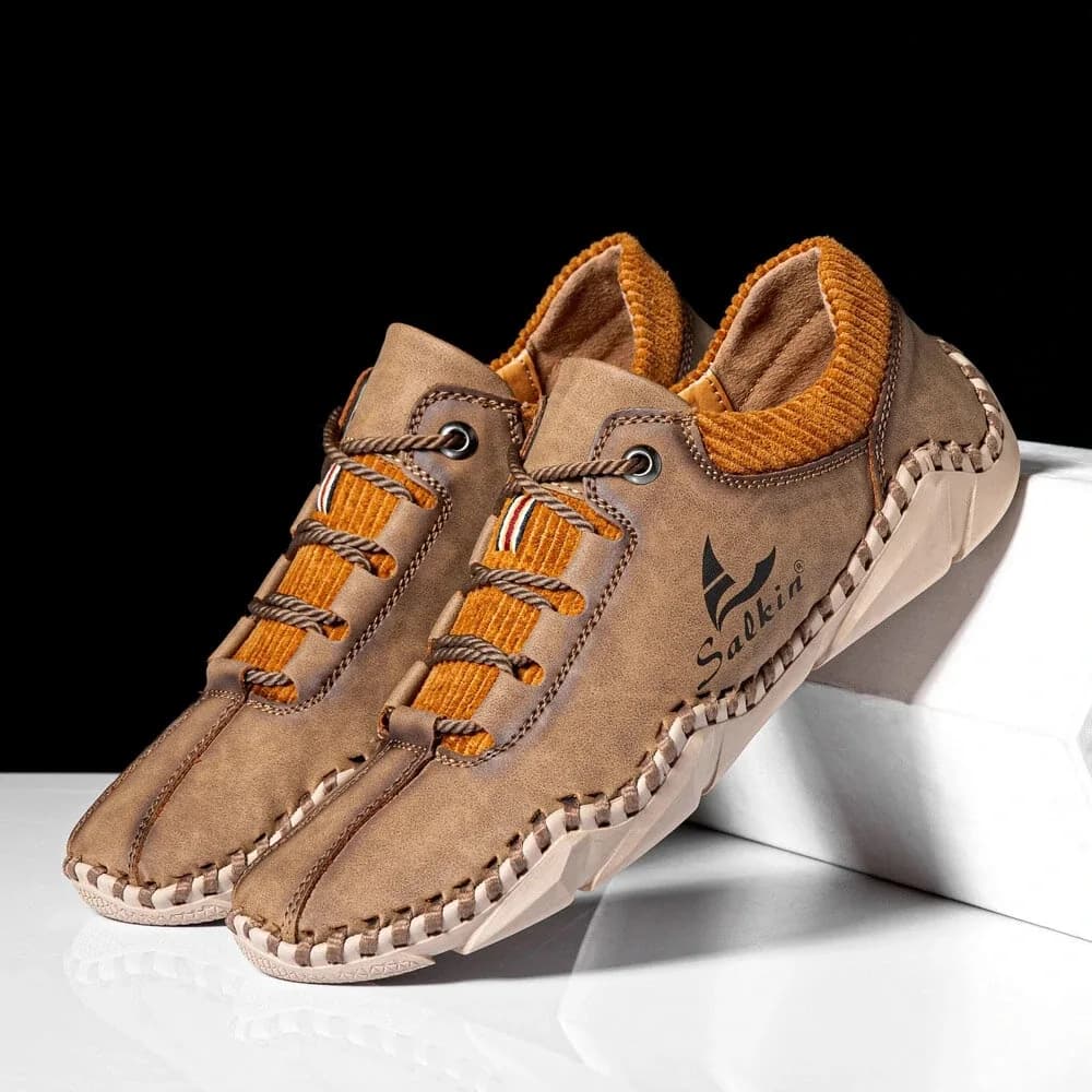 Scarpe casual in pelle da uomo nuove primaverili Scarpe sportive a punta alla moda Sneaker leggera con lacci