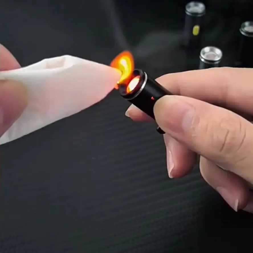 Mini accendino di tipo C accendino elettronico con filo riscaldante antivento per accendino compatto portatile da campeggio all'aperto con luce a LED
