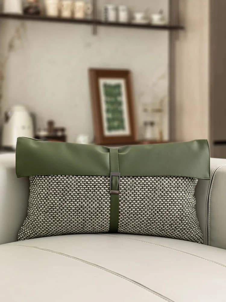 Fodera per cuscino Sample Room in cotone e lino, con patchwork in pelle a piccola trama, per cuscino lombare, decorazione per la casa