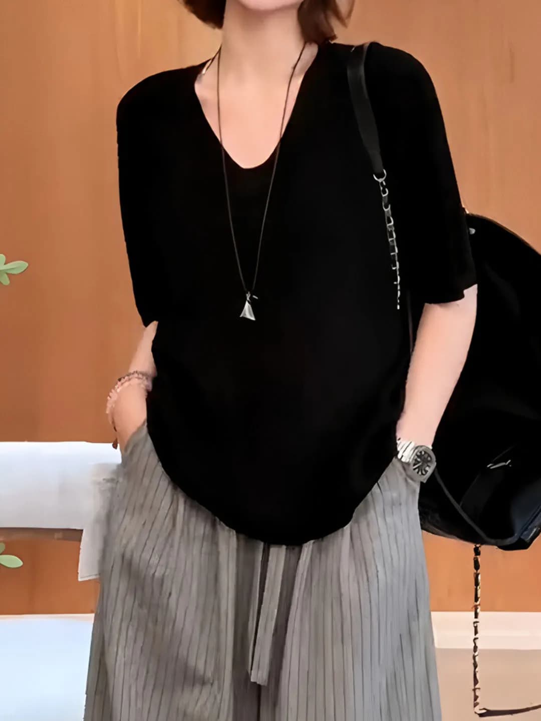 Loose V-Neck Short Sleeve T-Shirt Women's Summer New plus Size Cover up Slimming Black Elegant Top Casual Loose Style