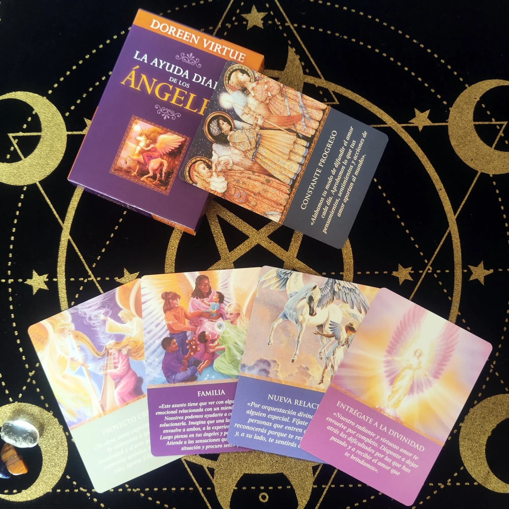 Spanish Version Daily Guidance From Your Angels Oracle Cards: 365 Angelic Messages to Soothe, Heal, and Open Your Heart