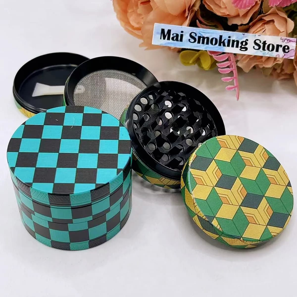 Grinder per Erbe Demon Slayer da 2 Pollici, Macina Spezie Manuale in Metallo a 4 Strati per Pepe, Sale, Erbe, Tabacco Grezzo, Strumento per Sigarette