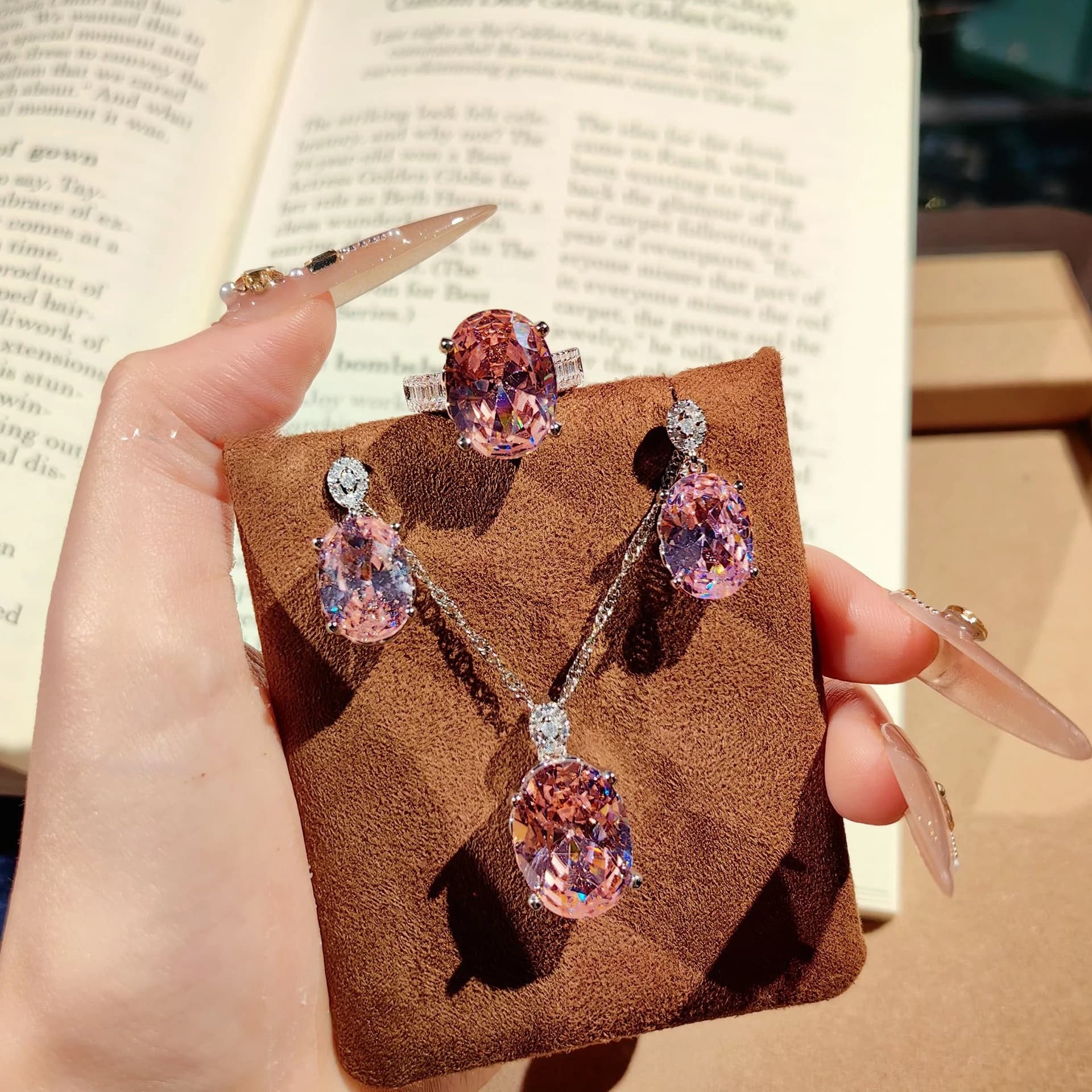 Set Anello e Pendente Diamante Blu Reale con Gemma Simulata Rosa Realistica, Anello Aperto dal Design Robusto, Gioielli di Moda