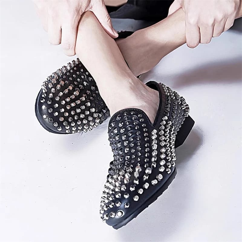 Mocassini con rivetti di nuova moda fatti a mano slip on scarpe eleganti in pelle di vacchetta design da uomo in vera pelle modello da sposa per feste spettacolo oxford
