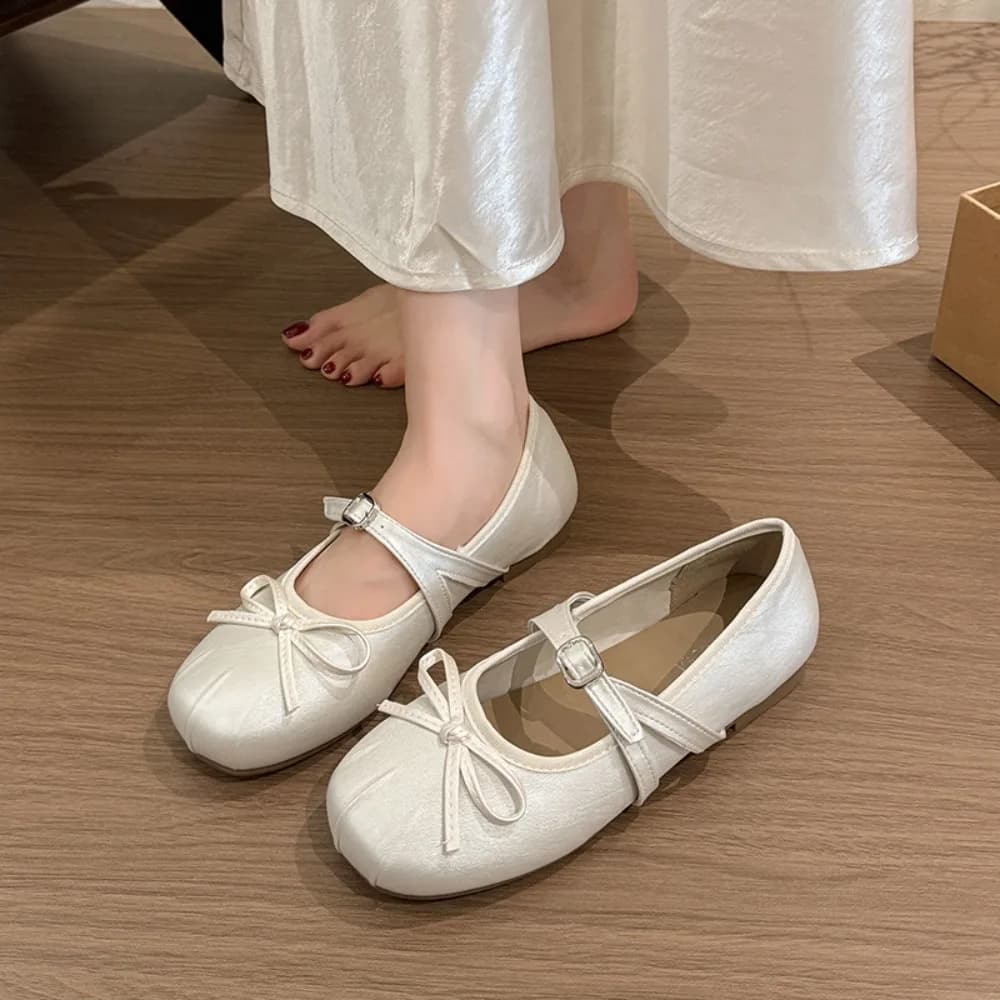 Women Flats Bow Tie Retro Ballet Shoes Sweet Lolita Pleated Dress Pumps Vintage Square Toe Ankle Strap Slip on Loafers
