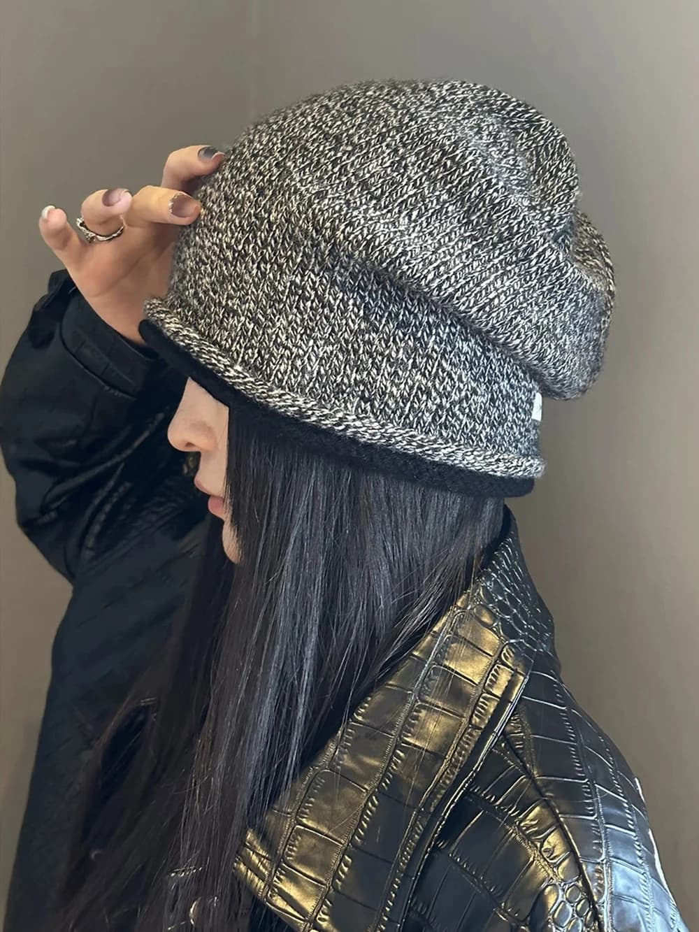 Berretto slouchy Calza di lana Cappello lavorato a maglia con doppio bordo arrotolato a contrasto Cofano da donna