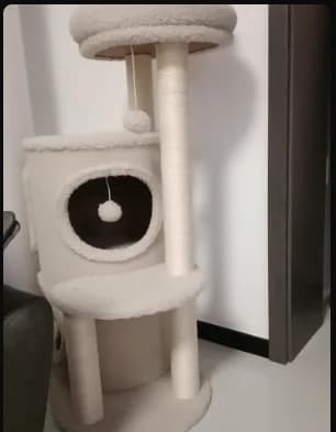 Torre per albero per gatti salvaspazio, condominio multilivello con tiragraffi e letto nascosto per piccoli appartamenti, corda di iuta e design del tappeto