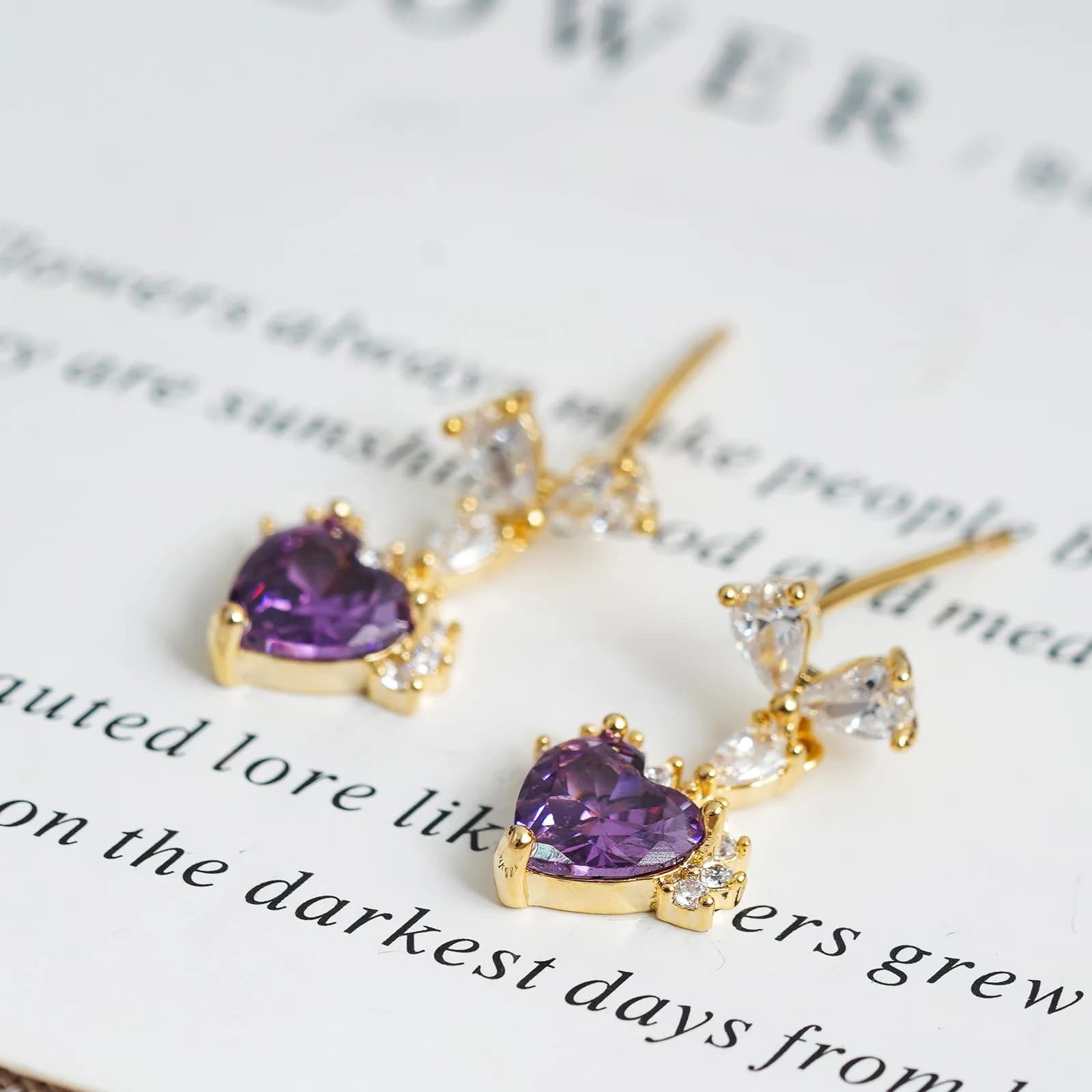 New high-end earrings with white and purple sparkling heart copper gold-plated zircon stud earrings, unique and beautiful