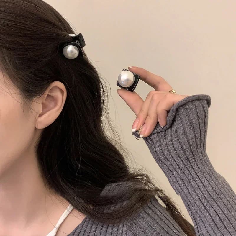 2 pcs Mini Black Round Hair Claw Clips Minimalist Imitation Pearl Hairpins Side Clip for Women Girls Hair Accessories Hairstyles