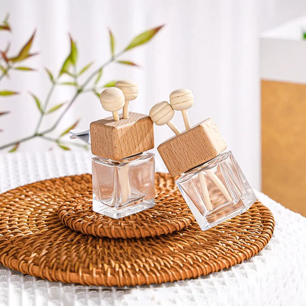 Set di 5 Diffusori di Profumo per Auto, Bottiglie Ricaricabili per Aromaterapia, Clip per Bocchette d'Aria, Deodorante Compatto, Accessori per Auto