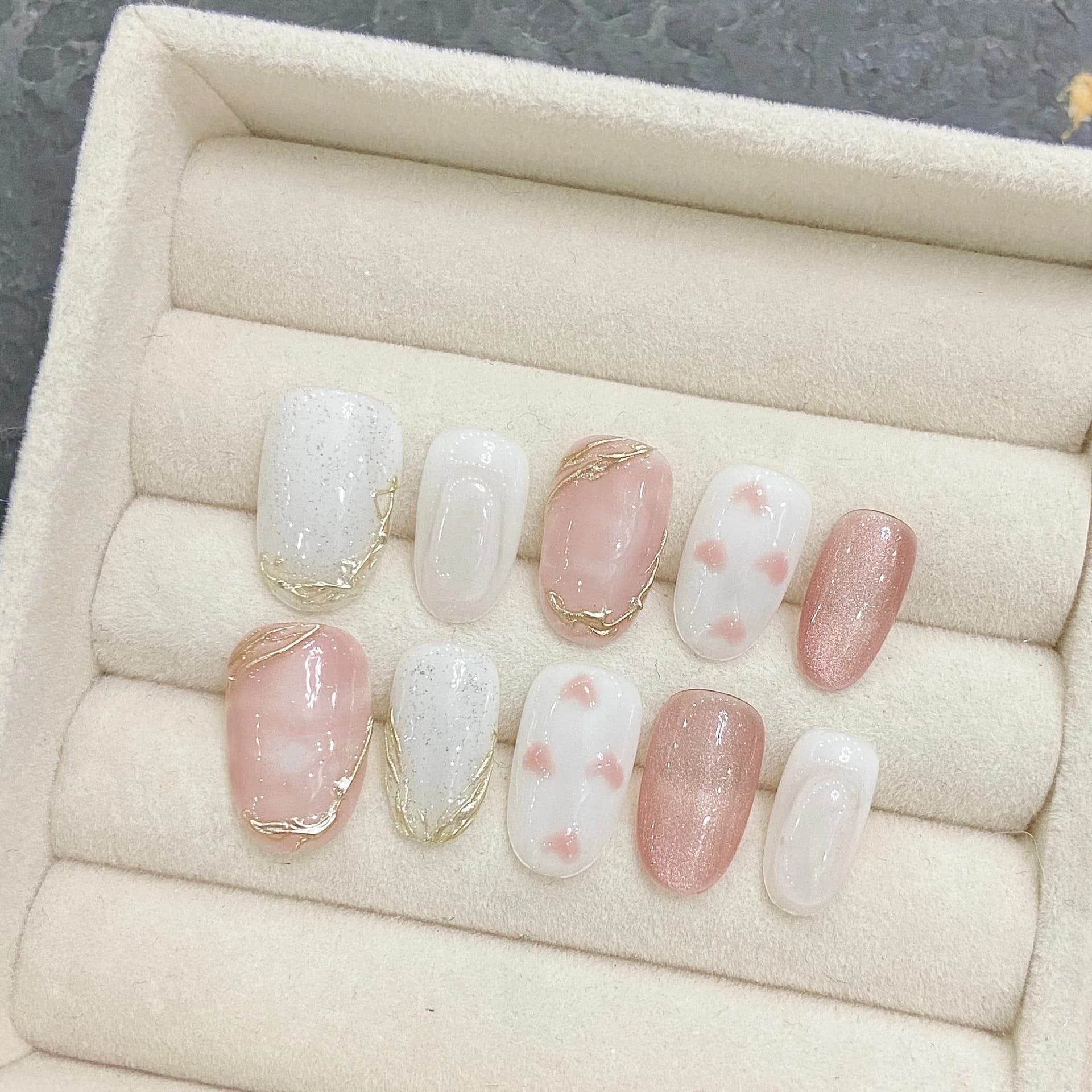 10 pieces pink handmade print on nails cat's eye heart Design fake nails head round short woman girls nail tips wearable manicure