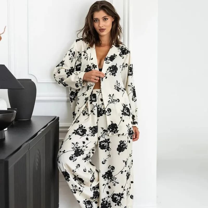 2025 Pigiama moda casual da donna Nuovo autunno stampato pantaloni larghi a maniche lunghe 2 pezzi Comodo pigiama da esterno