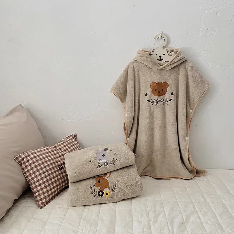 MILANCEL Children's Hooded Bathroom Towels for Kids Coral Fleece Caps Boys Girls Bathroom Towel with Embroidery comics