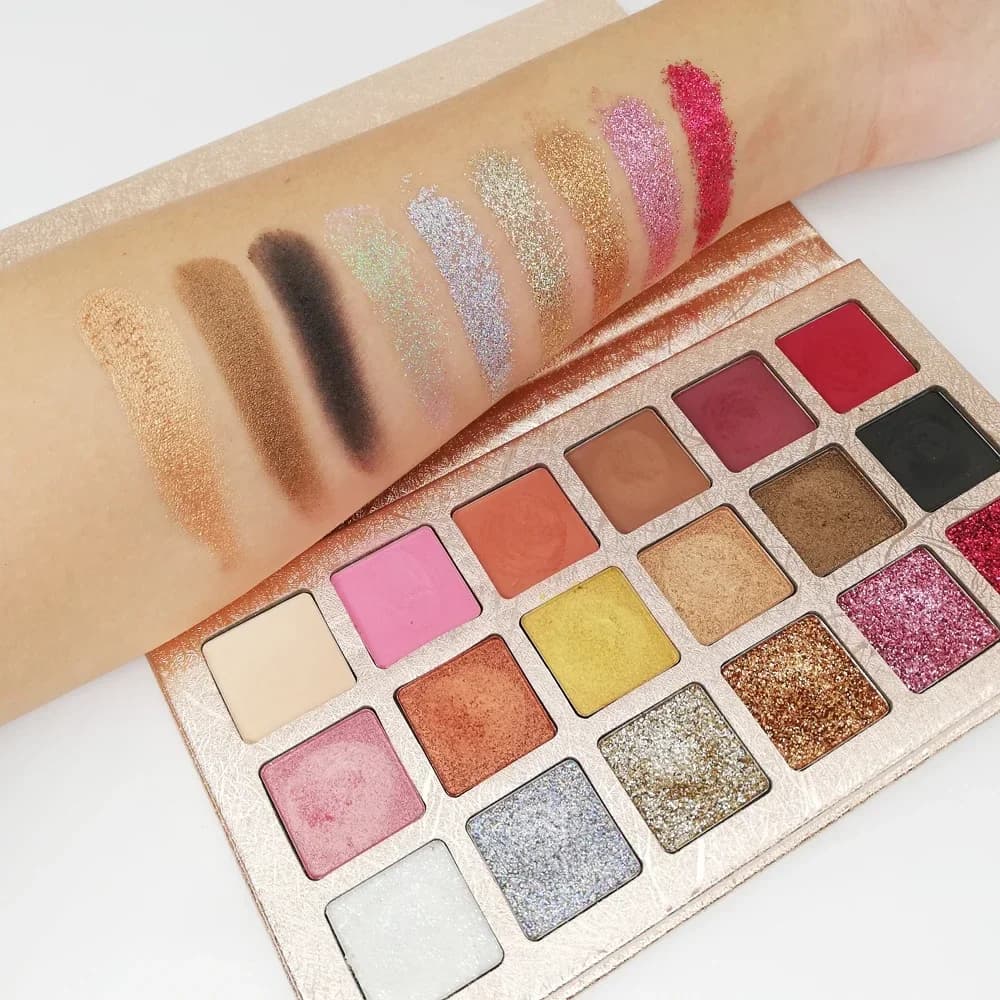 Small umbrella with private label in 18 colors Make-up custom blurred eyes Smooth texture Pallet with paper tray pigmented matt silently wet