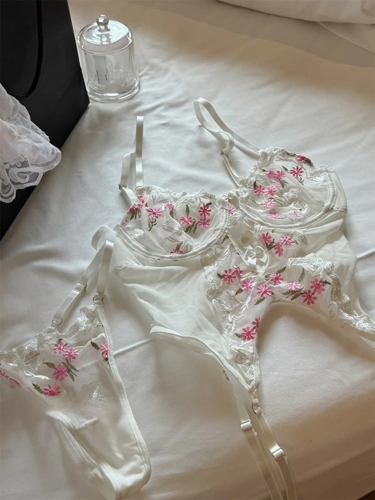 Fiori ricamati raccolti biancheria intima a coppa lingerie di pizzo sottile raccolti supporto superiore seni grandi mostrano un piccolo set di reggiseno