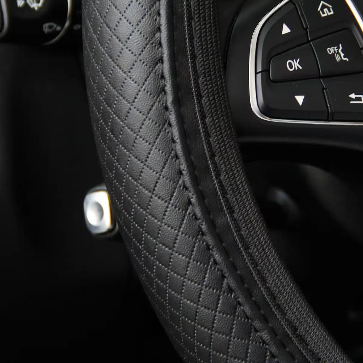 Three-dimensional Embossed Synthetic Leather Cover without Internal Ring, Auto Parts for Flyers from 14.5-15 Inches