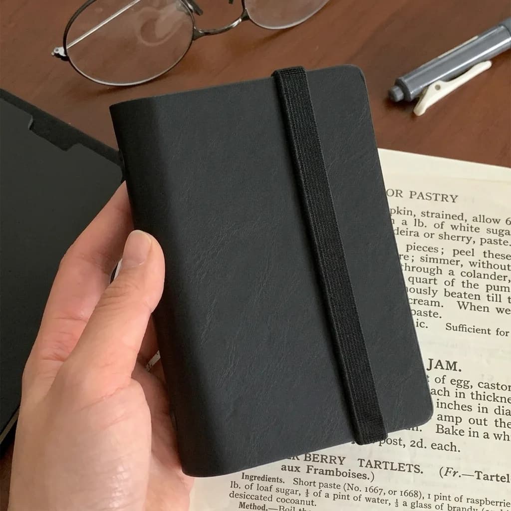 Agenda M5 in Pelle PU Nera con Elastico, Quaderno a Fogli Mobili, Mini Diario Portatile Tascabile per Organizzazione Scolastica