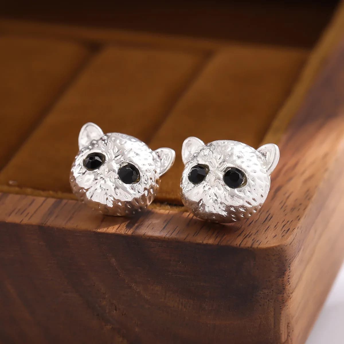 Fashion temperament, big-eyed kitten, cute and cute cat personality, versatile earrings, female