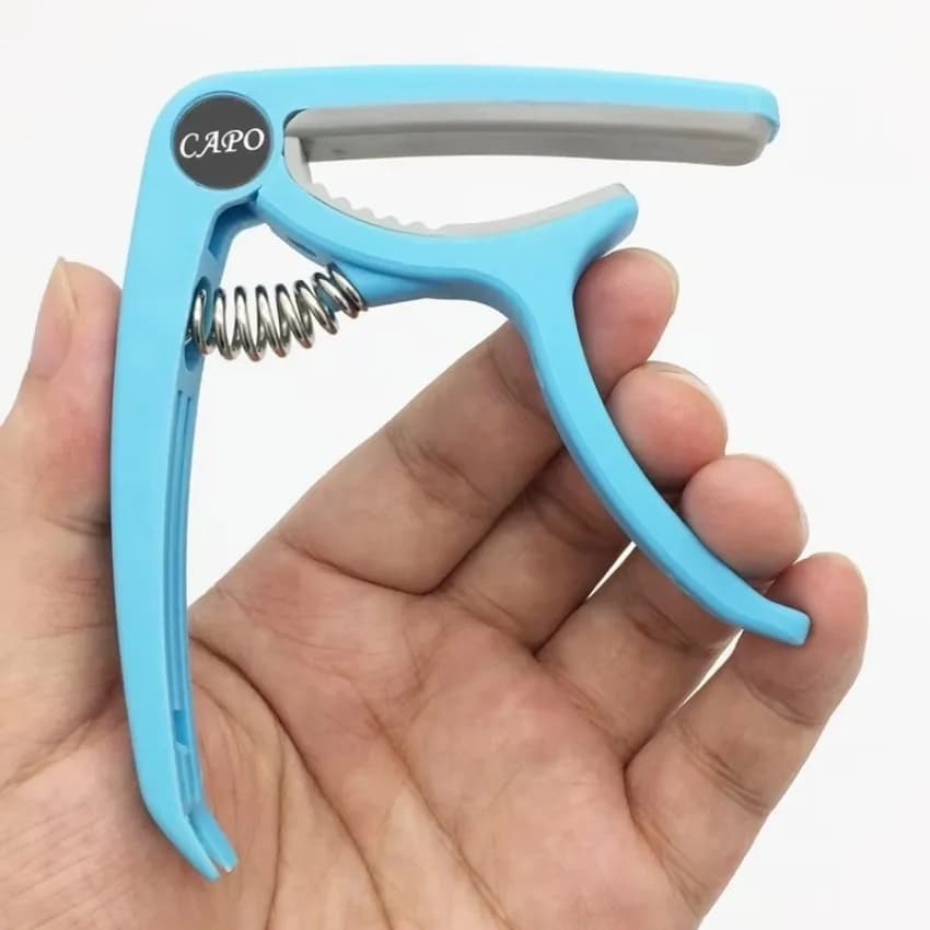 Nuovo Utile 2026 Nuovo Capotasto per Chitarra in Resina Plastica e Acciaio 2-in-1 Universale a Clip per Chitarra Folk Ukulele Accessori per Strumenti Musicali